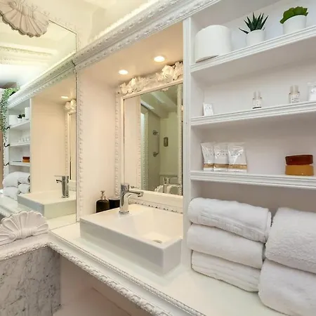 Condotti Apartment *